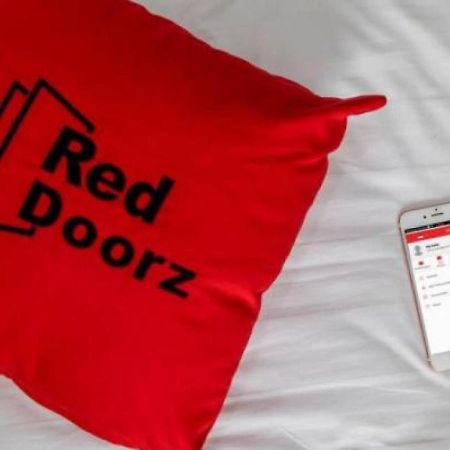 Отель Reddoorz At Omah Wetan Sawojajar Маланг Экстерьер фото